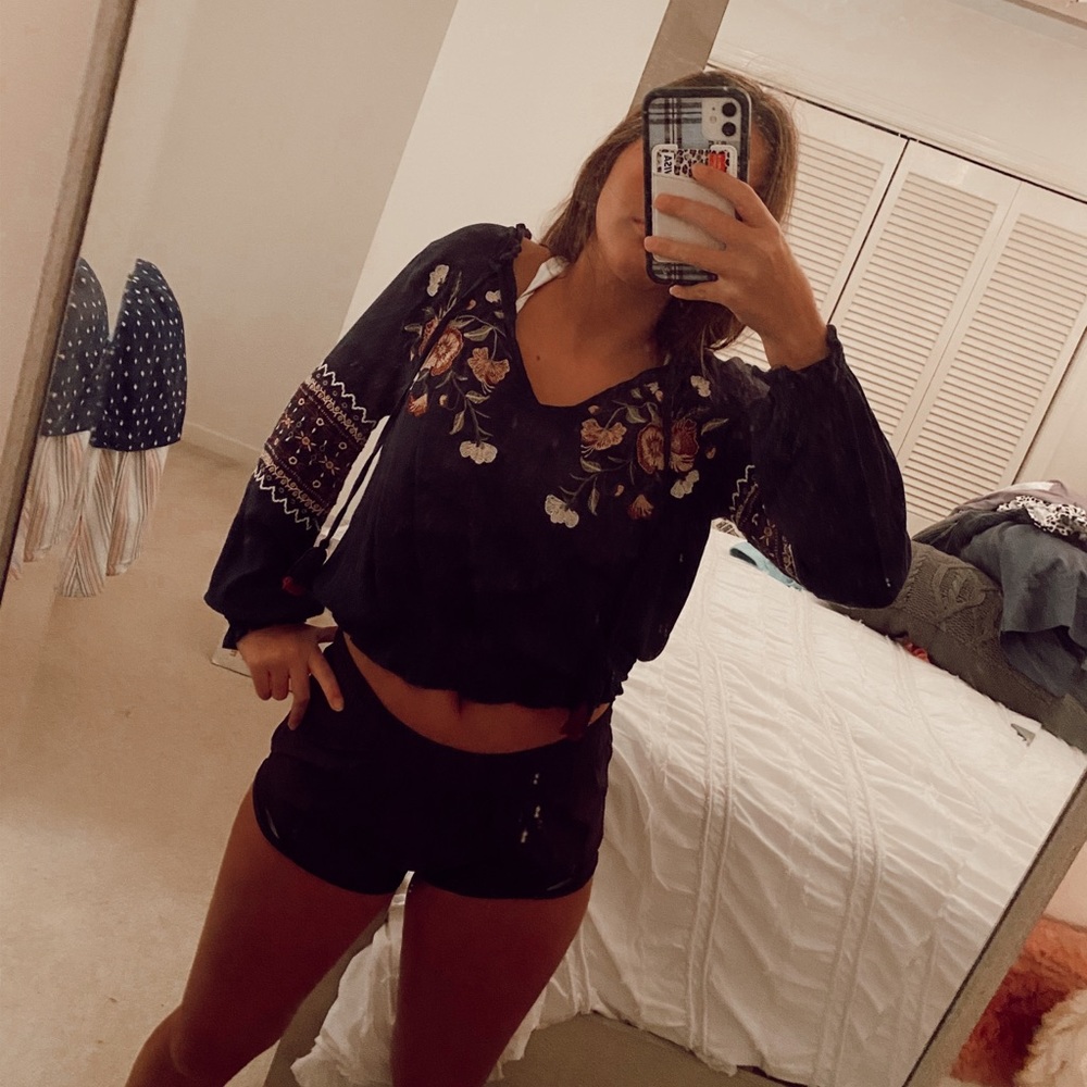 cute fall/winter floral cropped long sleeve!!
